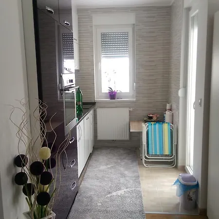 Stan Apartman Osmic * توزلا