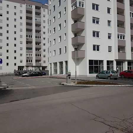 Stan Apartman Osmic * توزلا