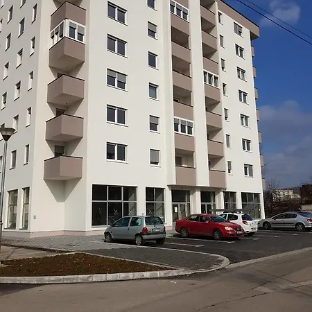 Stan Apartman Osmic * توزلا