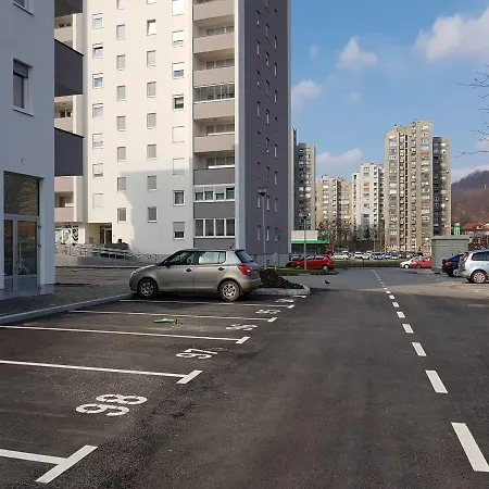 Stan Apartman Osmic * توزلا