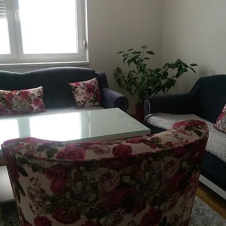 Stan Apartman Osmic * توزلا