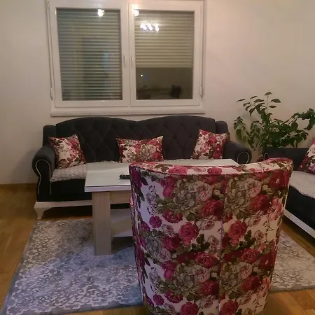 Stan Apartman Osmic * توزلا