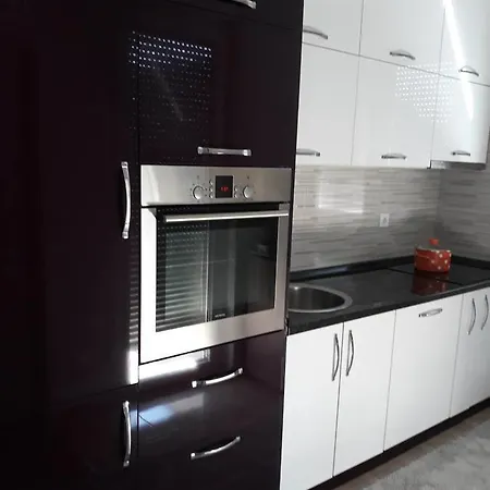 شقة Stan Apartman Osmic توزلا